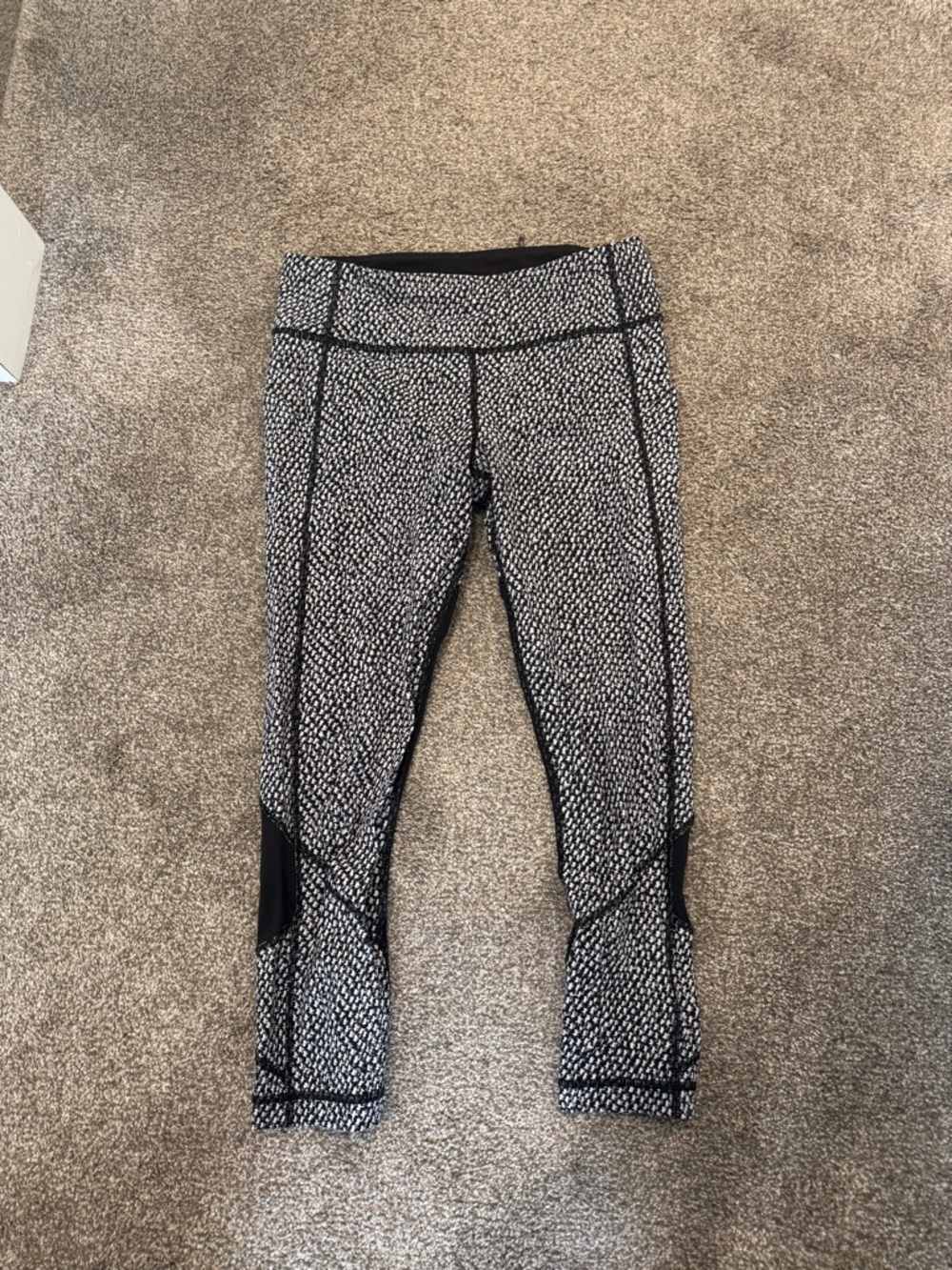 Lululemon Black & White Patterned Cropped Active Leggings